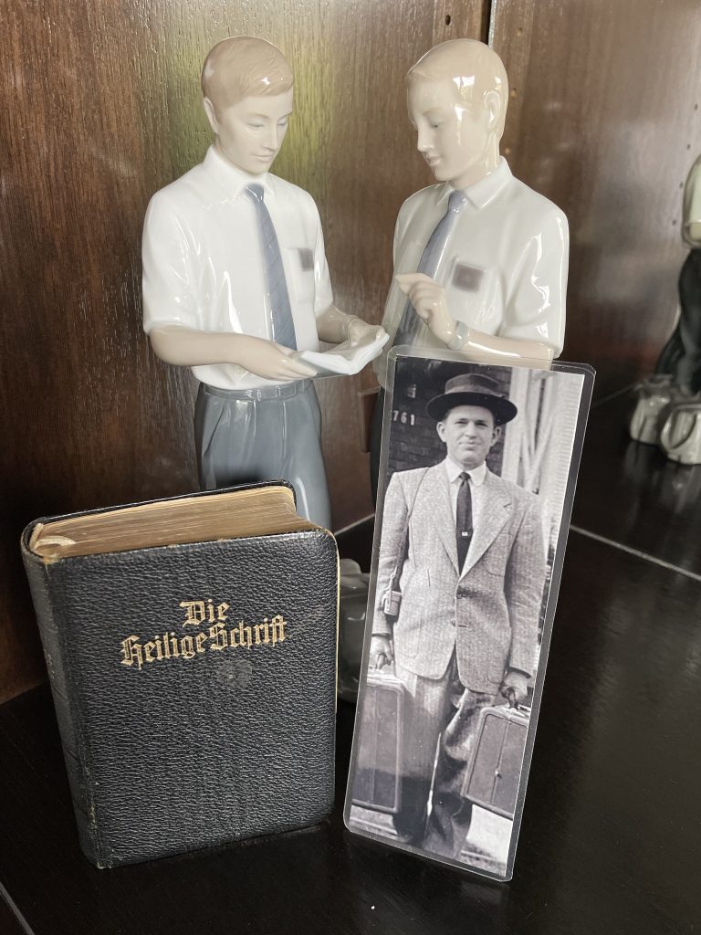 élder Uchtdorf y misioneros