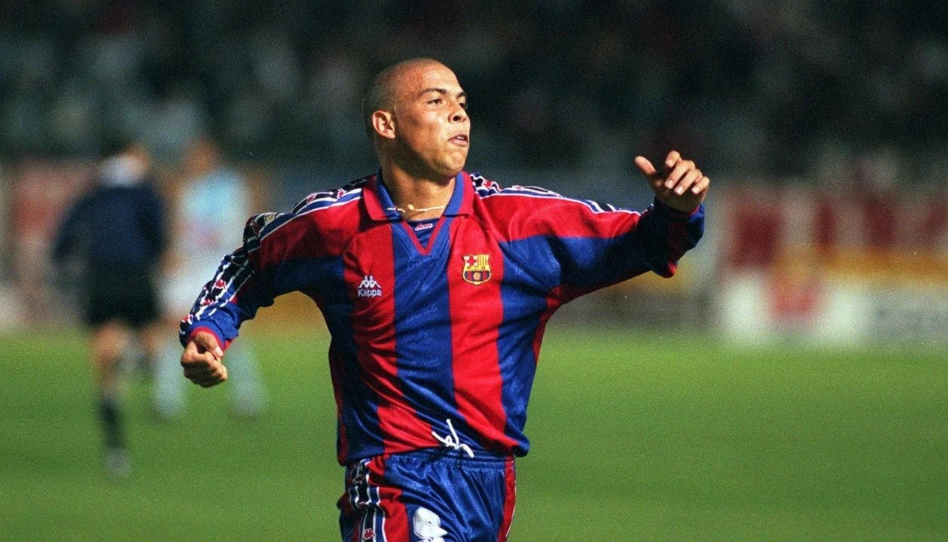 Ronaldo Nazario con la camiseta de F.C. Barcelona