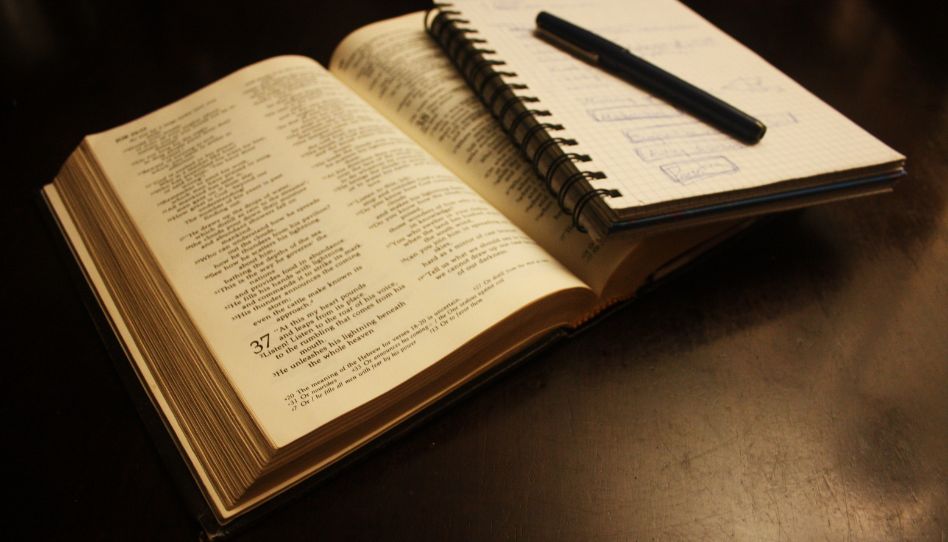 la biblia y notas