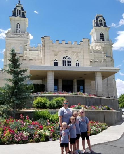 familia en el templo 