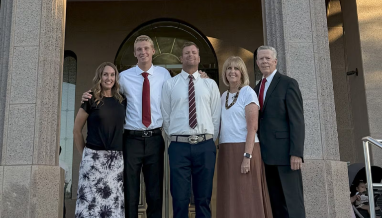 Tres generaciones, un templo y una tradición de fe familiar