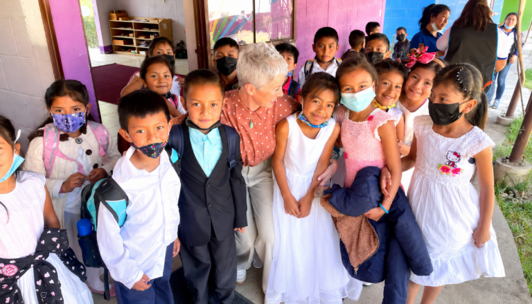 La Iglesia de Jesucristo te invita a ser parte de su programa benéfico para niños